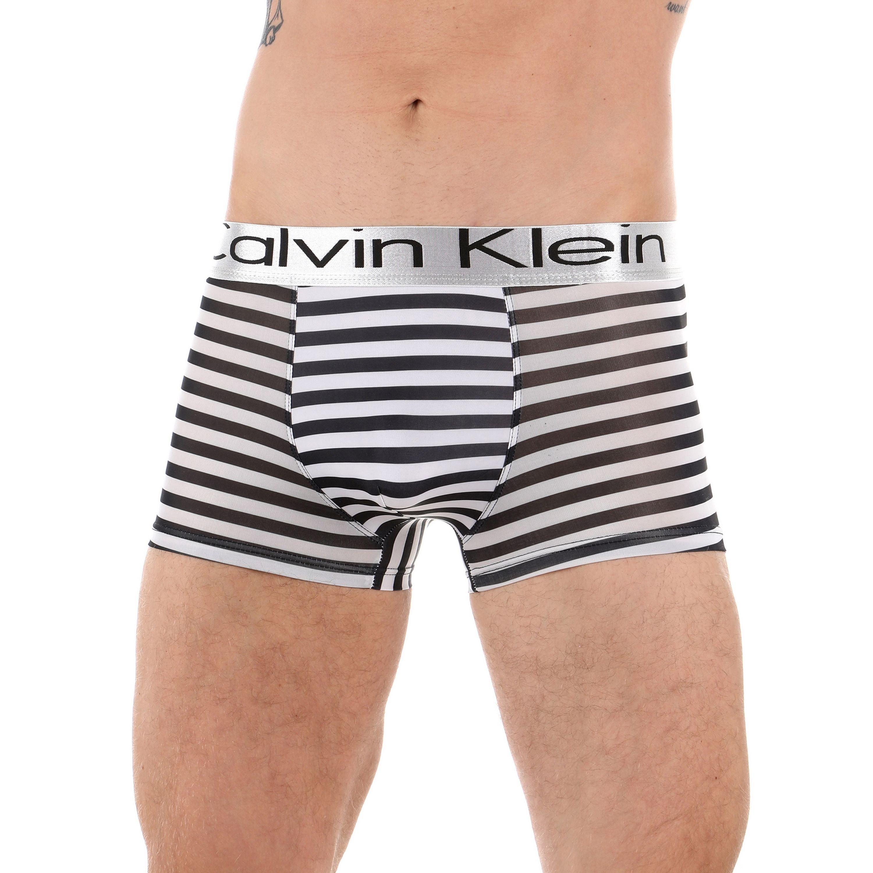 Мужские трусы боксеры в черно-белую полоску Calvin Klein фото 1