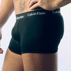 Фото  Мужские трусы боксеры черные  Calvin Klein 365 Hip Boxer Black