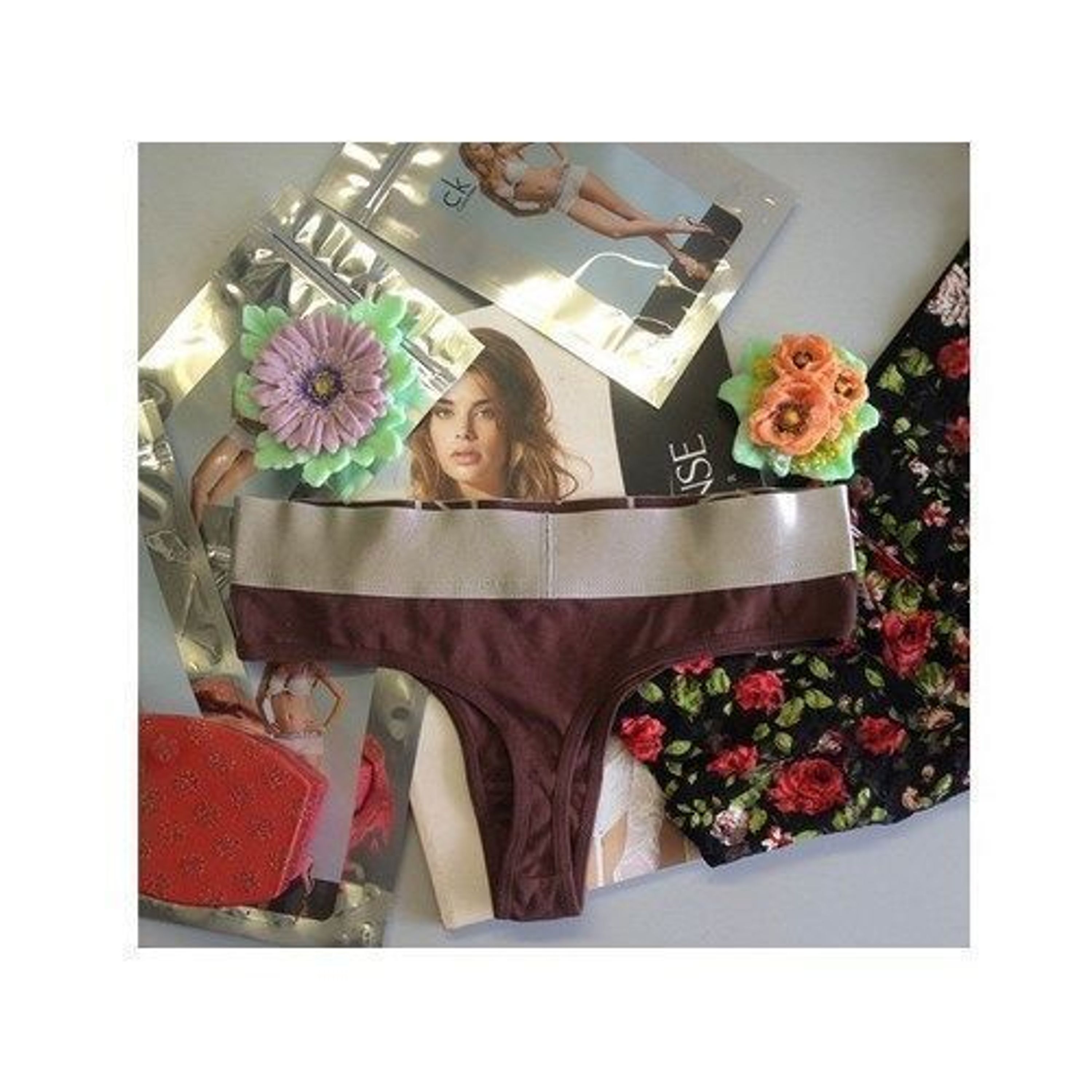Женские трусы стринги Calvin Klein Women String Brown фото 2