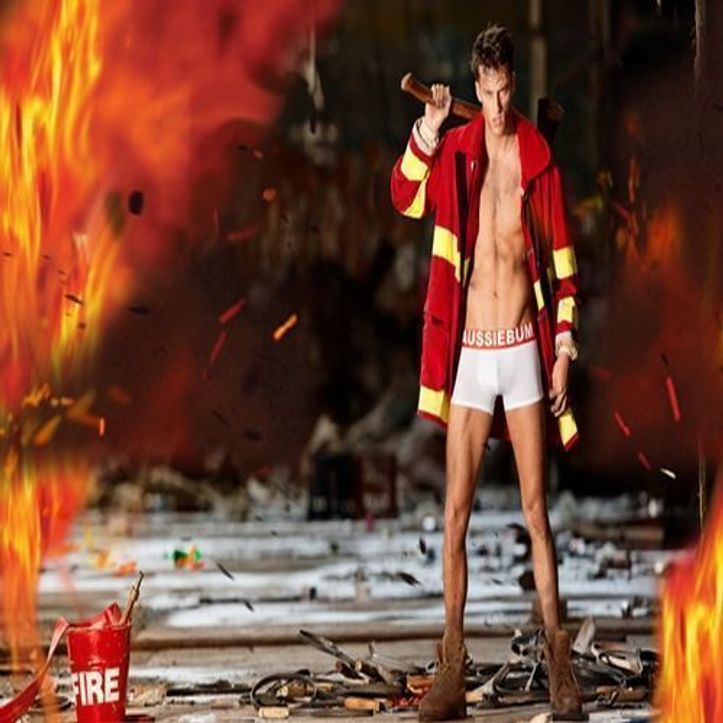 Мужские трусы боксеры белые с красной резинкой Aussiebum Flame Burn Hipster фото 3
