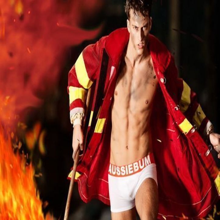Мужские трусы боксеры белые с красной резинкой Aussiebum Flame Burn Hipster фото 2