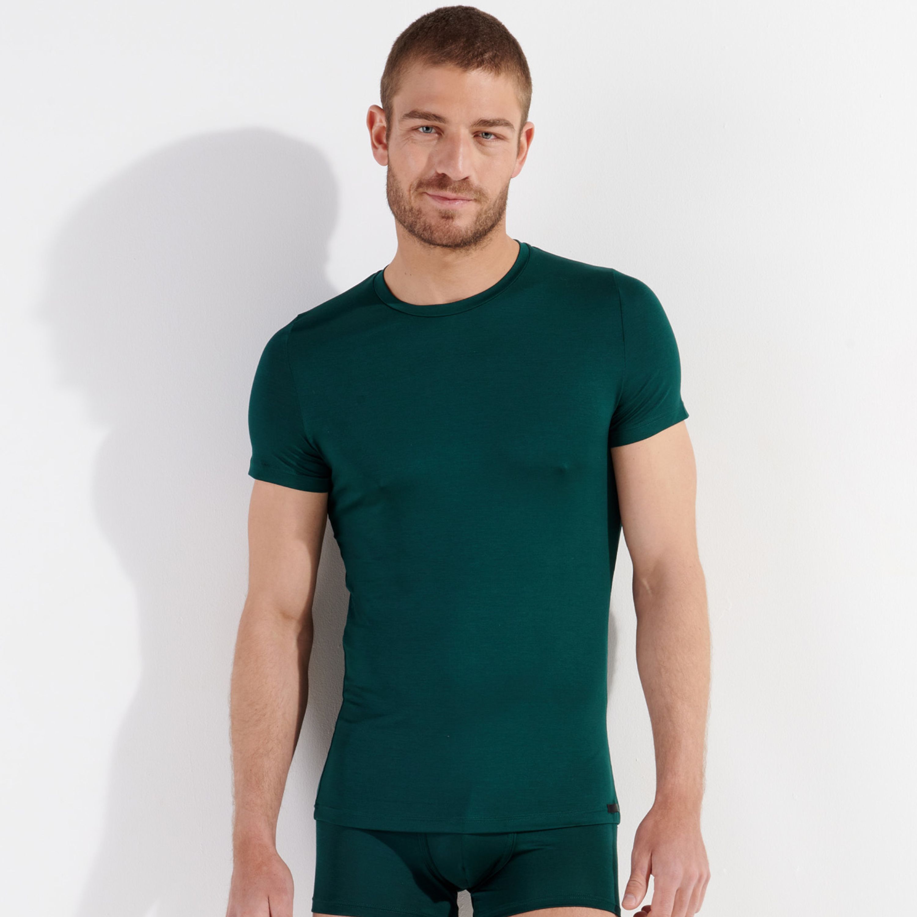 Мужская футболка темно-зеленая HOM TENCEL SOFT Tee-Shirt Crew Neck 402593_4000DG фото 1