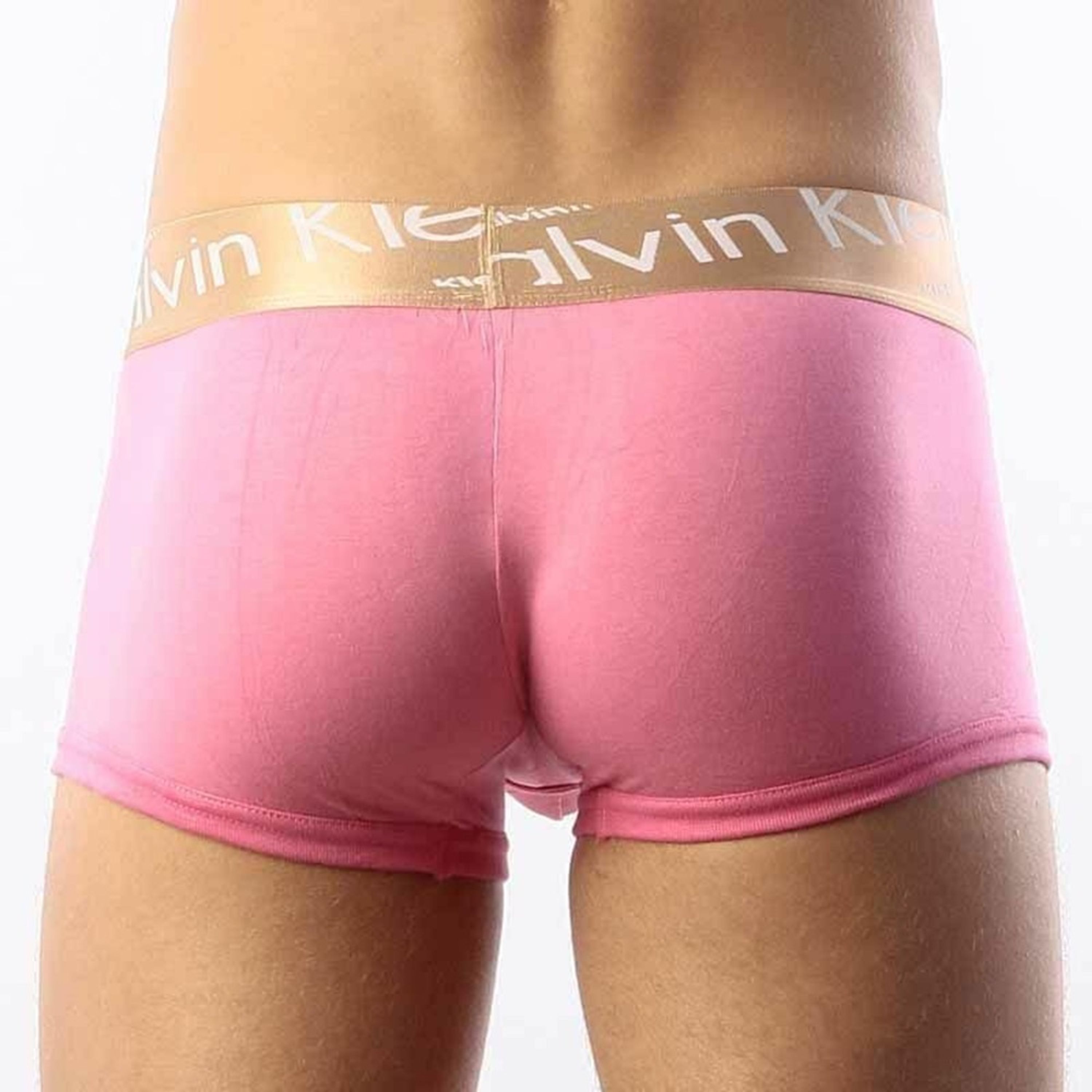 Мужские трусы боксеры розовые с косой  золотистой резинкой Calvin Klein Bronze Boxer Italics Pink CK04121 фото 4