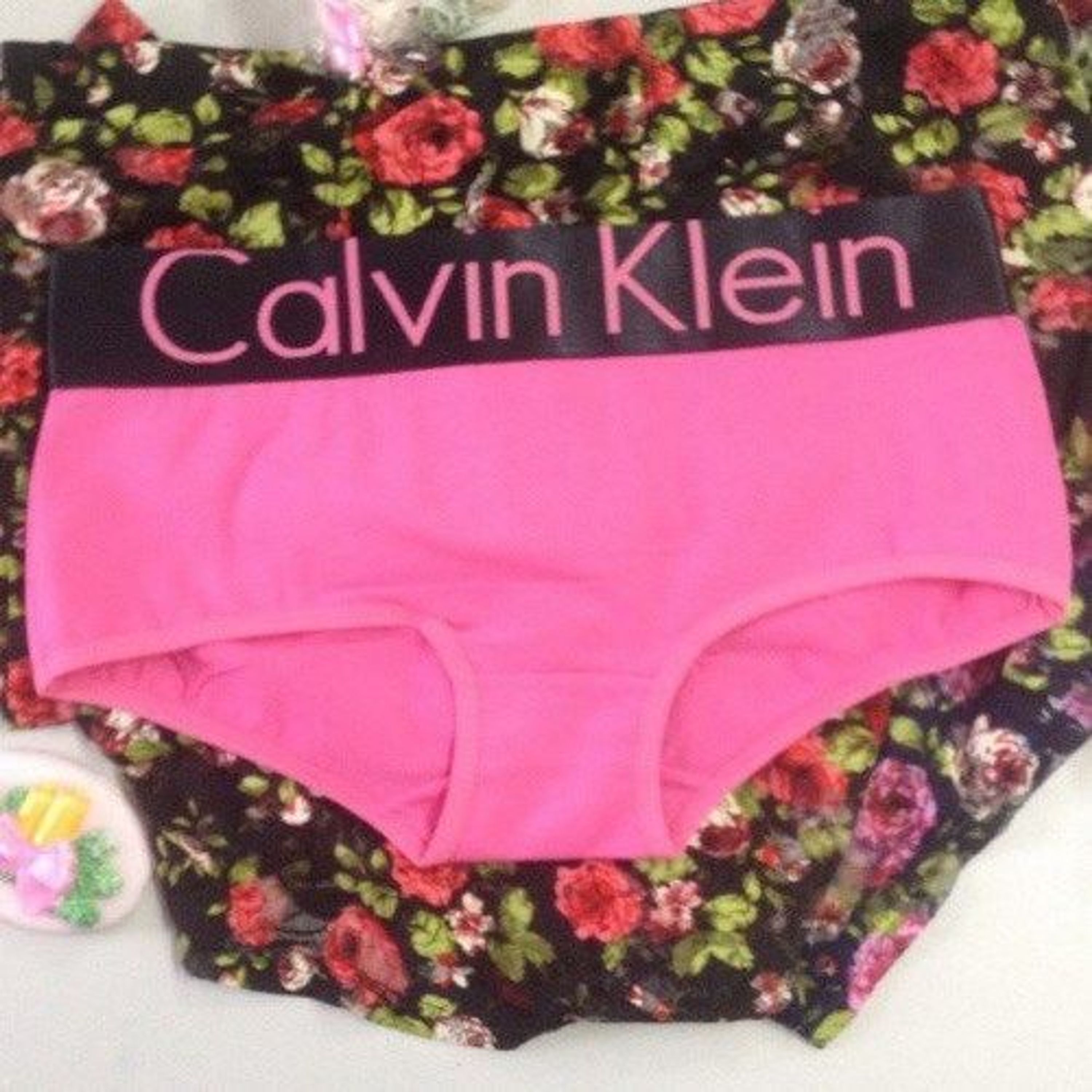 Женские трусы-шорты фуксия Calvin Klein Women Hips Black Pink фото 1