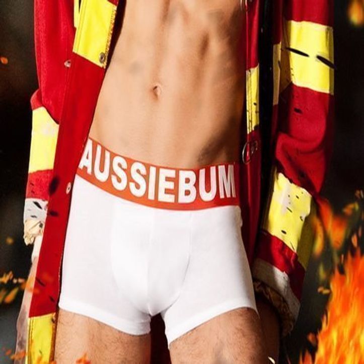 Мужские трусы боксеры белые с красной резинкой Aussiebum Flame Burn Hipster 