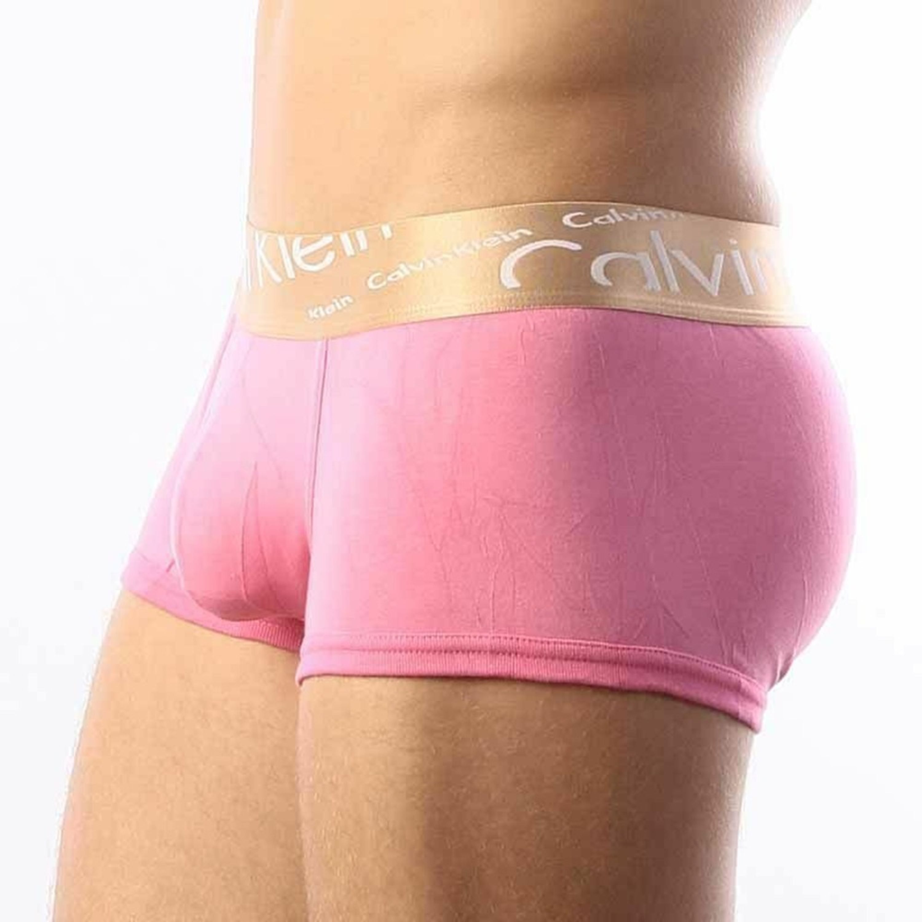 Мужские трусы боксеры розовые с косой  золотистой резинкой Calvin Klein Bronze Boxer Italics Pink CK04121 фото 3