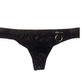 Фото Мужские стринги под кожу черные Manstore Imitation Leather String 36099