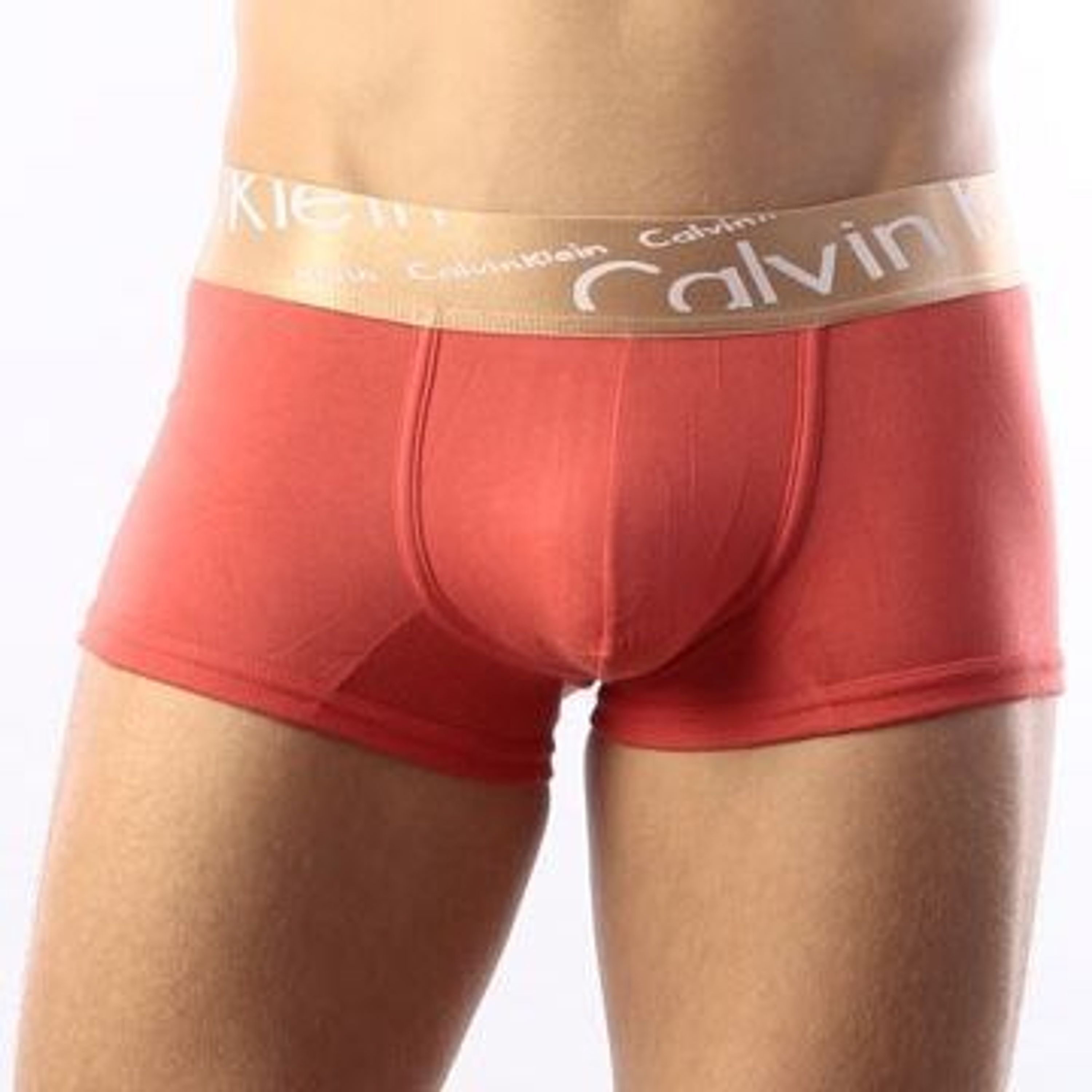 Мужские трусы боксеры красные с золотистой резинкой Calvin Klein Bronze Italics Boxer Scarlet фото 3