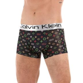 Фото Мужские трусы боксеры черные с разноцветным узором Calvin Klein