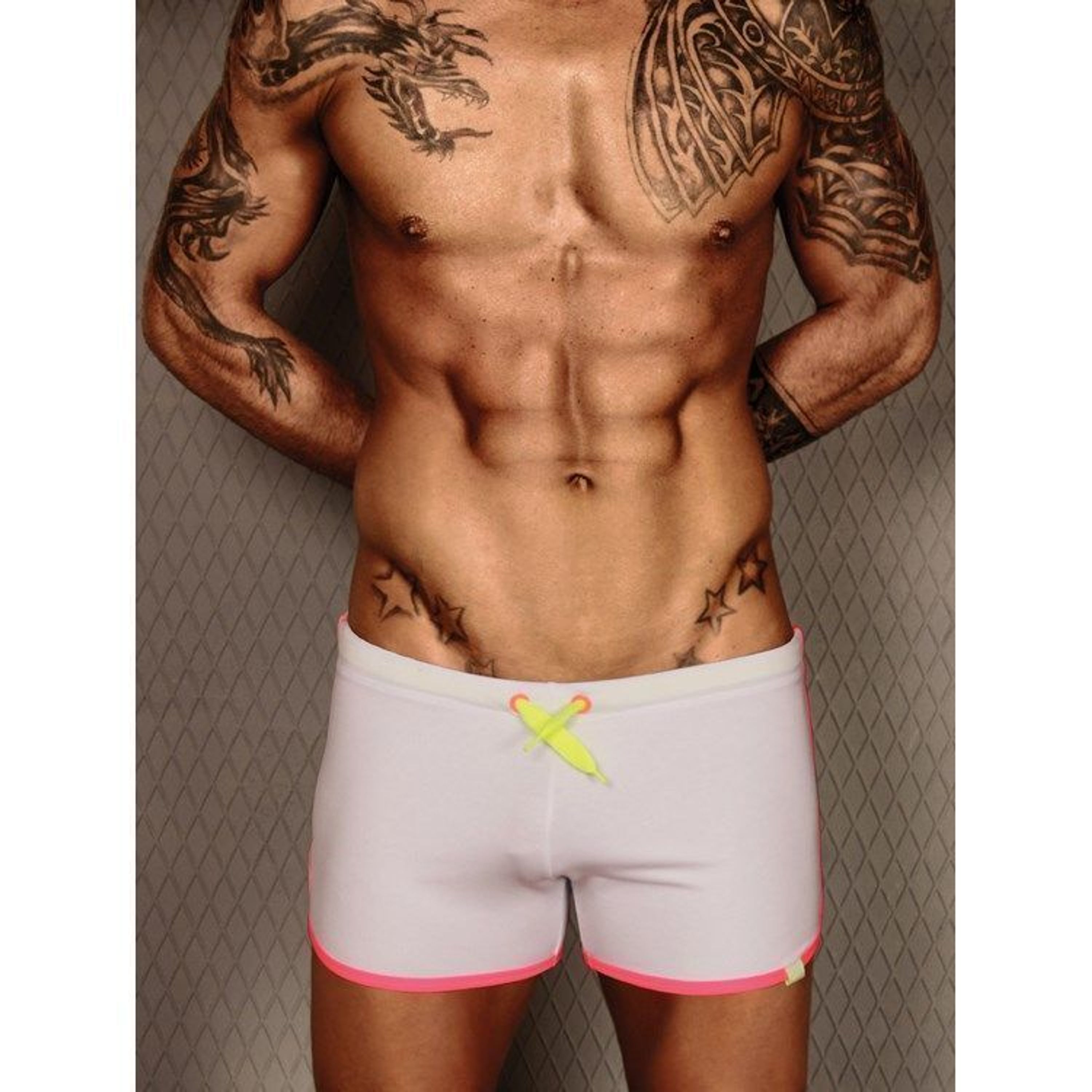 Мужские шорты белые с розовой окантовкой Wild Milk Neon Stripes Shorts White фото 1