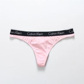 Фото Женские трусы стринги розовые Calvin Klein Women