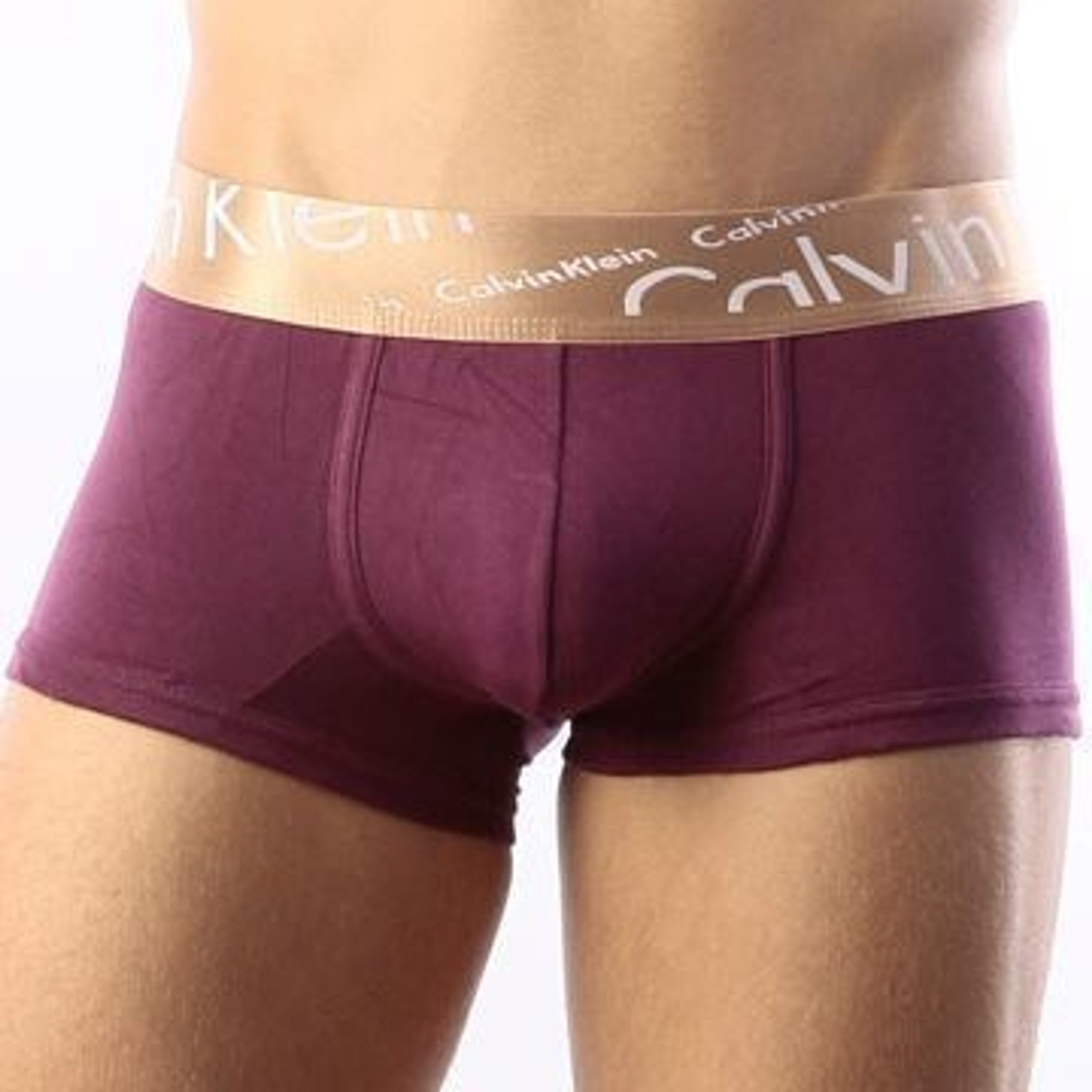 Мужские трусы боксеры фиолетовые с косой резинкой Calvin Klein Bronze Italics Boxer Burgundy фото 1