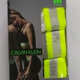 Фото Женский комплект из 3-ех стрингов белого ,черного и серого цвета с салатовой резинкой Calvin Klein Women 3-pack String Neon Salat