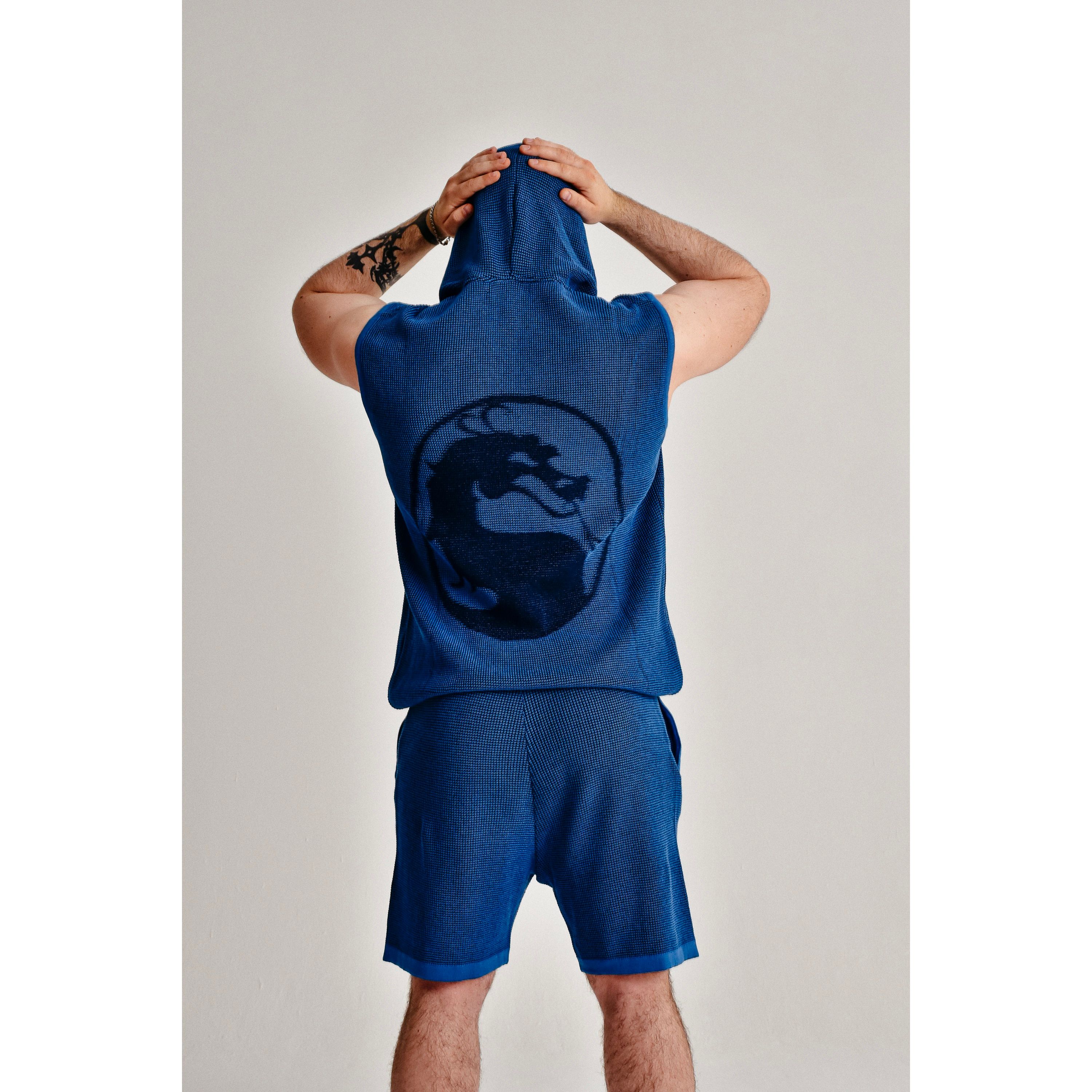 Дизайнерский мужской трикотажный костюм синий: жилет и шорты (дракон) Andrey Nietto фото 3