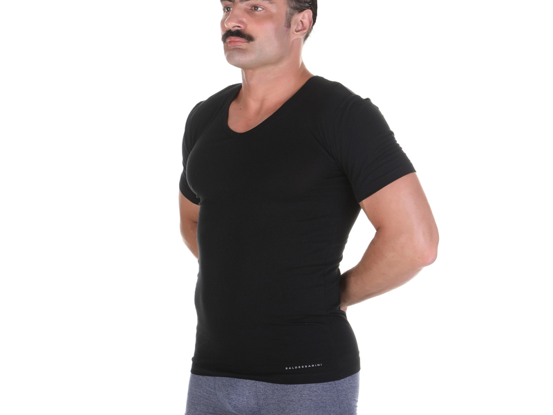 Мужская футболка черная с V-вырезом BALDESSARINI 90045/6083 930 50535